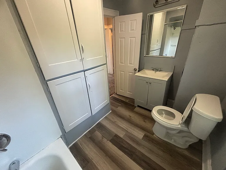 681 Moreley Ave — Photo 12