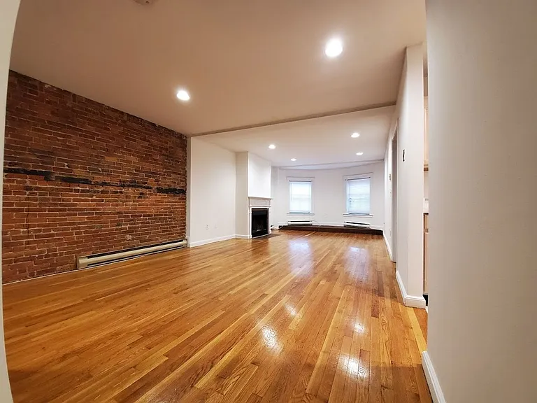 1750 Washington St #8 — Photo 6