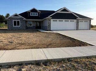 106 Fox Trail Dr, Auburn, IN 46706