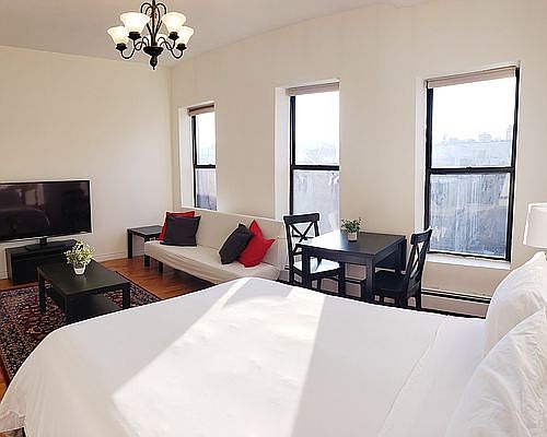 4th image of 247 Lenox Ave APT 4