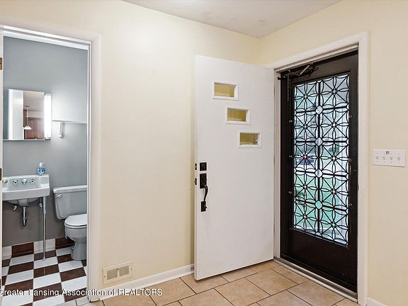 3rd image of 244 Lexington Ave