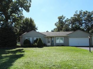 915 Victoria Dr, Island Lake, IL 60042