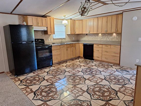 4th image of 86 Lepere Ct #86