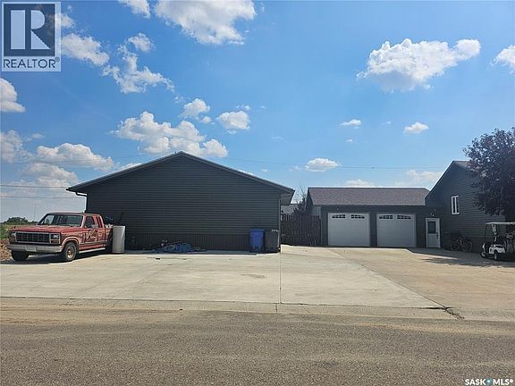 2nd image of 406 1st Ave E