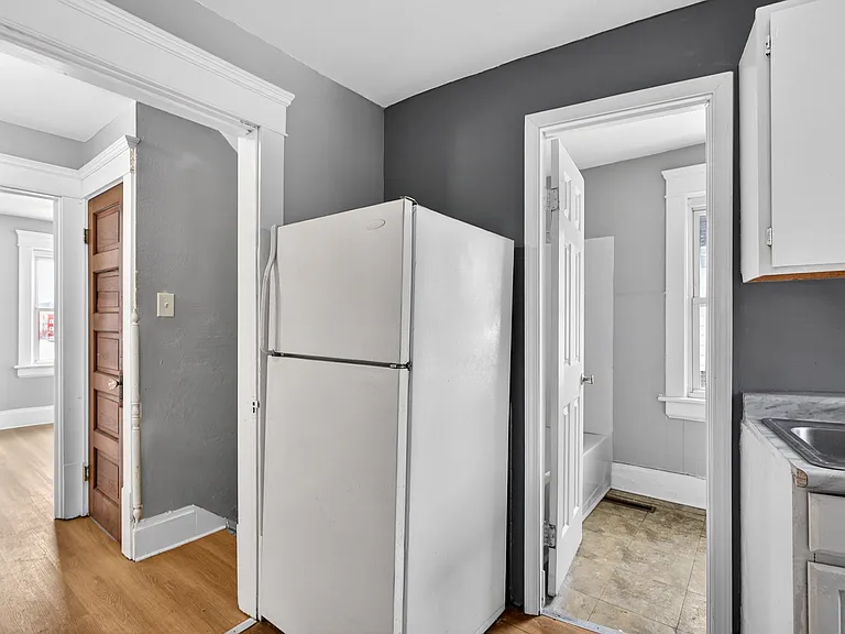 458 Kling St — Photo 13