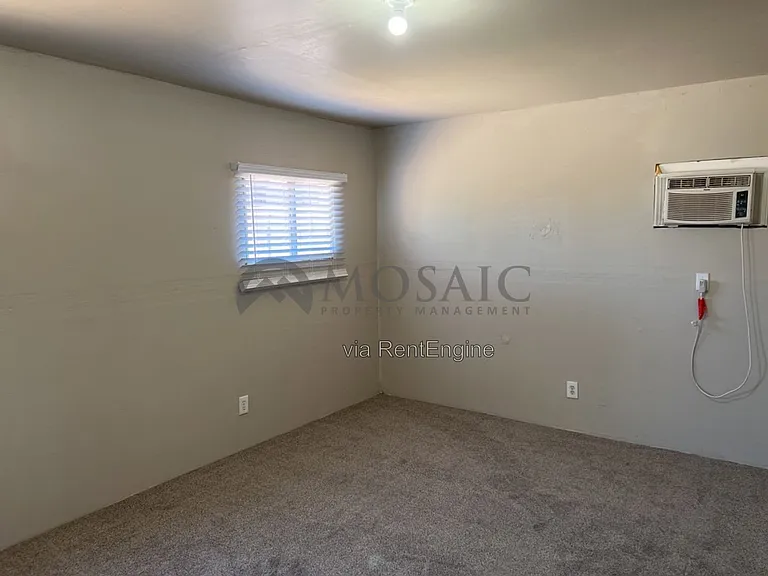 921 W 19th St — Photo 18