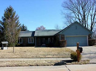 415 Stonehedge Dr, Carmel, IN
