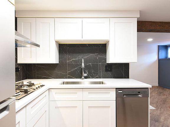 5th image of 841 N Maplewood Ave