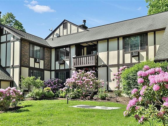 2nd image of 28 Foxwood Dr APT 5