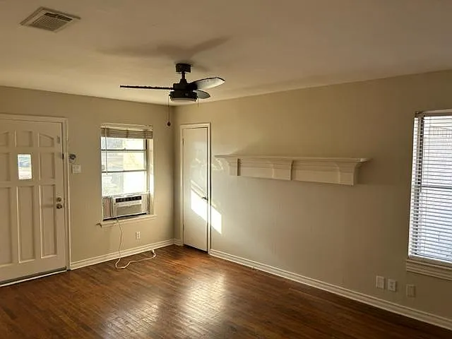 303 S Ballard Ave — Photo 4