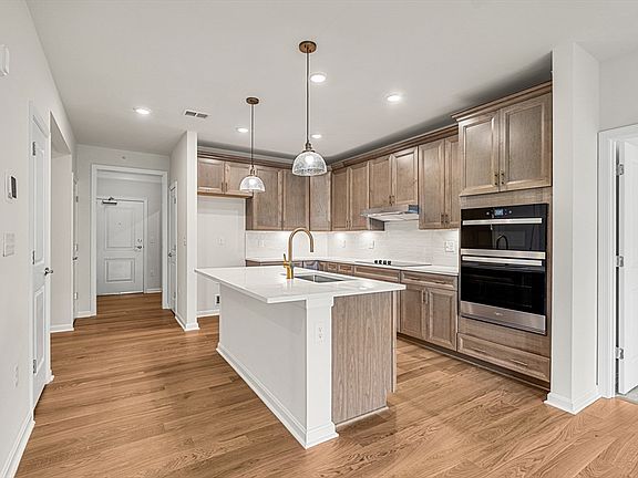 3rd image of 5 Peters Farm Way #7409