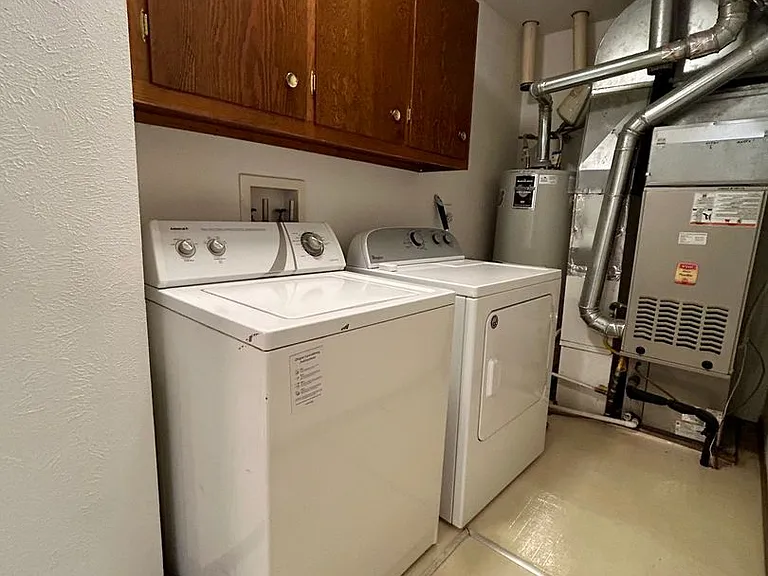 957 Roxwood Ln #C — Photo 25
