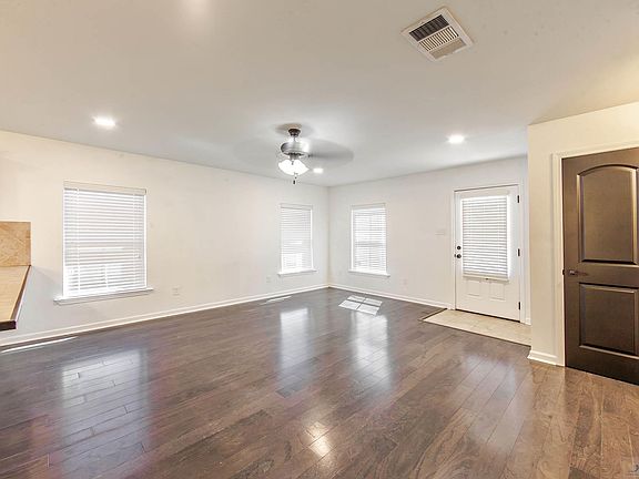 3rd image of 200 Herrington Dr