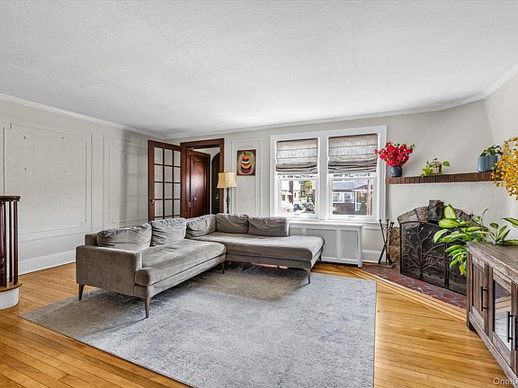 3rd image of 376 Cochran Place