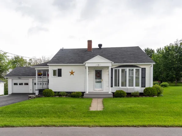 86 18th Avenue, Madawaska, ME 04756