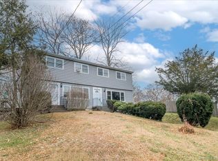 32 Pleasant St, Bethel, CT 06801