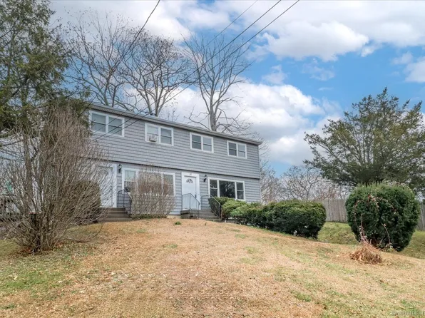 32 Pleasant St, Bethel, CT 06801