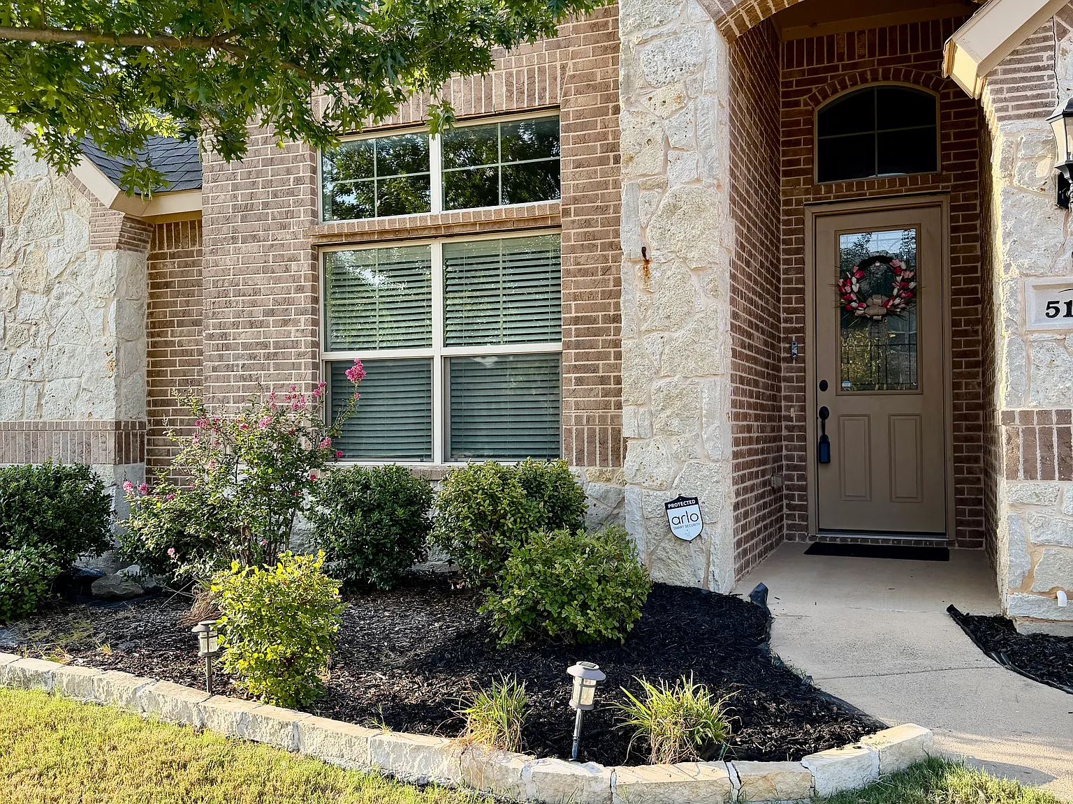3 bed, 2098 sqft, $2,650 — Photo 2