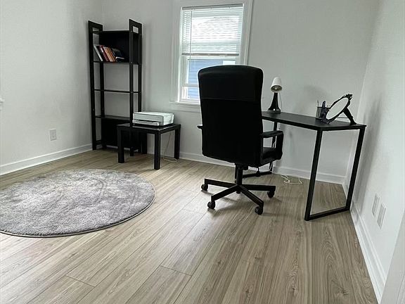 4th image of 91 Sunnyside Ave #1