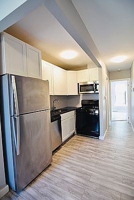 2nd image of 354 E 134th St APT 2