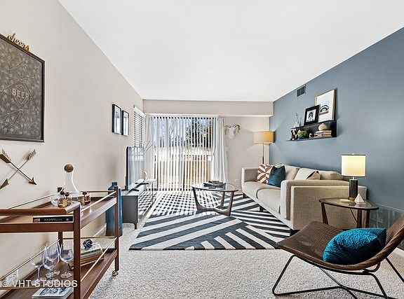 3rd image of 1537 Westminster Dr APT 107