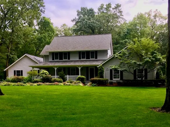 223 Shadywood Cir, Cranberry, PA 16319