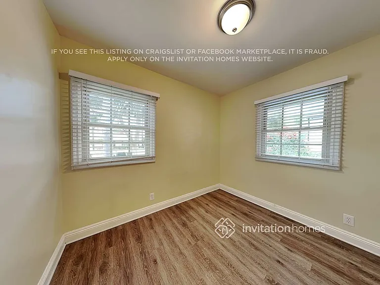 2906 N Frederic St — Photo 14