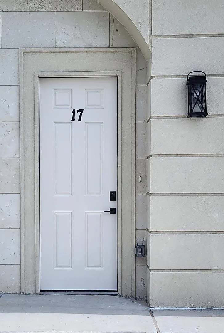 3229 E Grimes - Unit 17 — Photo 1