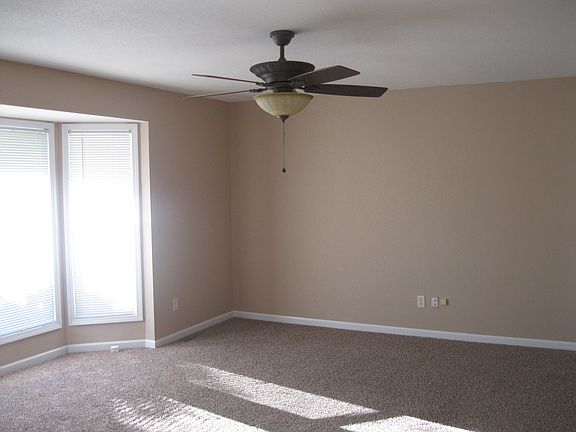 2nd image of 728 W Marsha Dr
