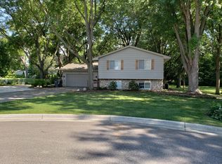 3521 Maplewood Cir, Excelsior, MN 55331