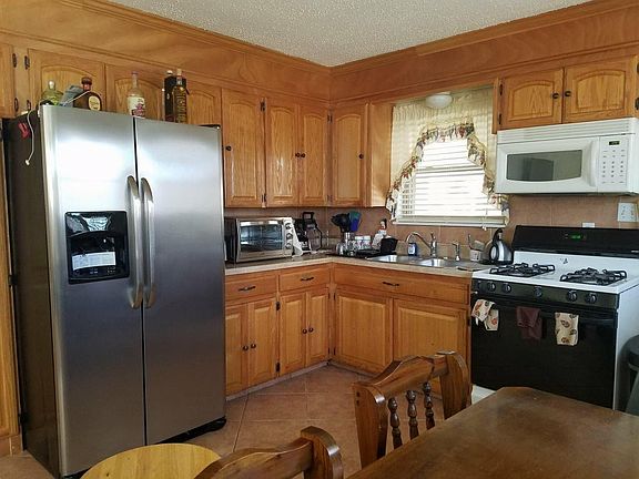 3rd image of 206 E Circle Dr