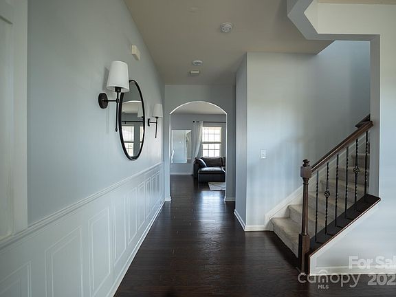 5th image of 242 Kennerly Ave