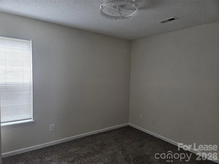121 Foxglove Dr — Photo 9