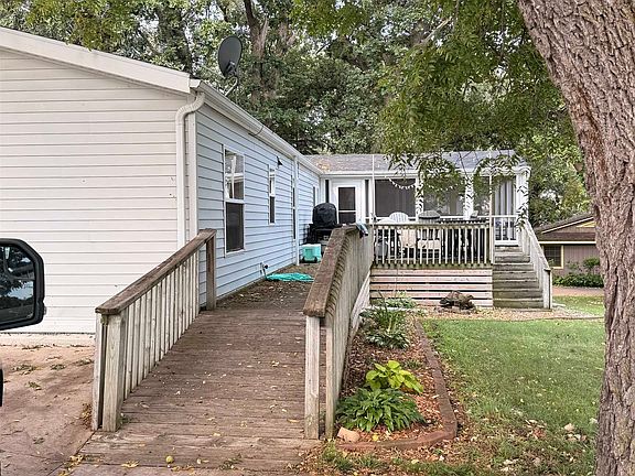 3rd image of 521 Okoboji Grove Rd Lot 1