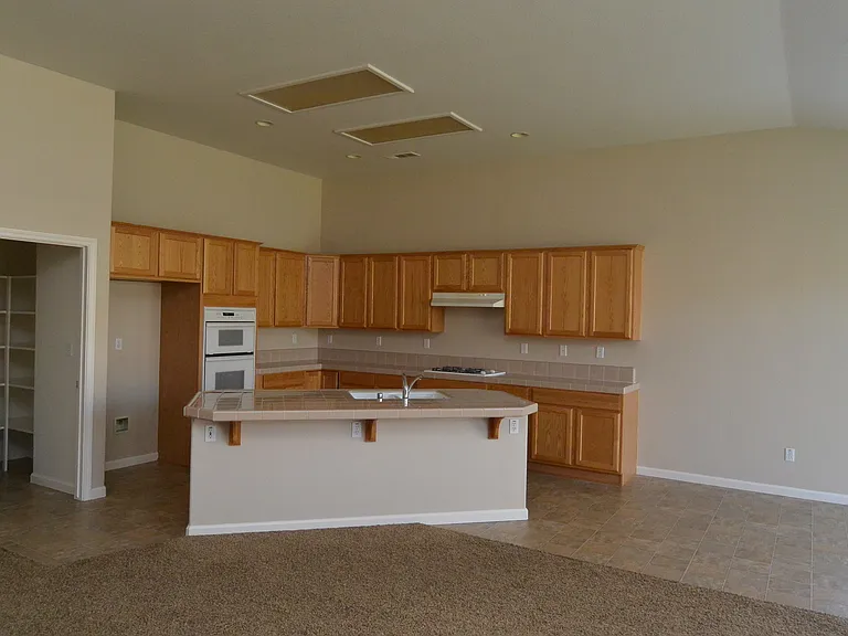 6102 W Seeger Ct — Photo 6