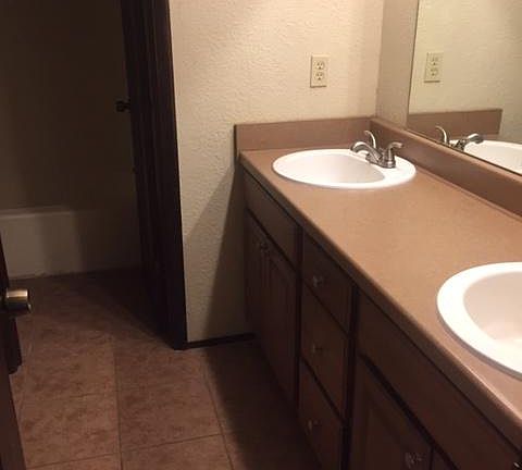 5th image of 4049 NW 34th St