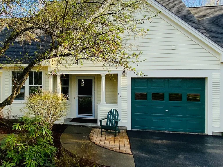 43 Eastman Farm Rd — Photo 3