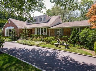14 Pine Drive, Woodbury, NY 11797