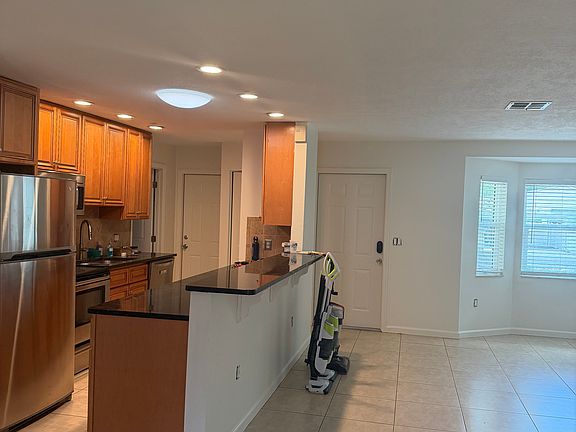 3rd image of 3053 Hillview St