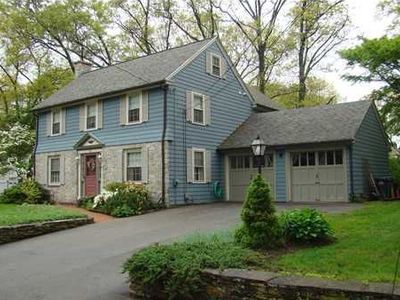 205 Trinity St, Warwick, RI, 02886