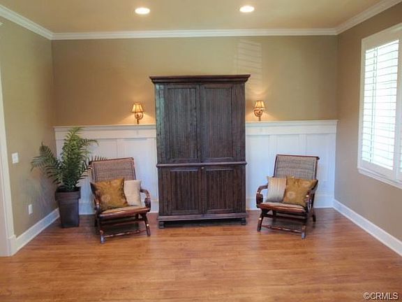 Dining Room: Wainscoting, Crown Molding.