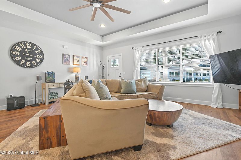 3rd image of 28 Vettura Court