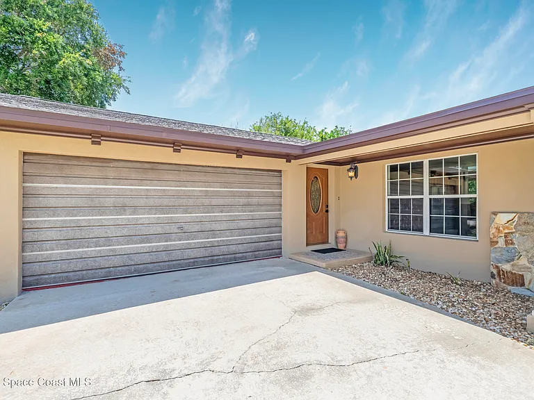 317 Surf Dr — Photo 6