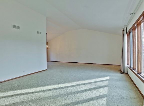 5th image of 1315 Carol Ln