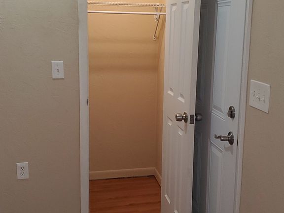 5th image of 301 S Maple Ave