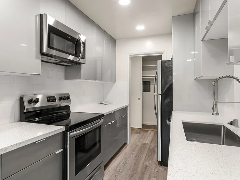 2441 Carlmont Dr — Photo 9