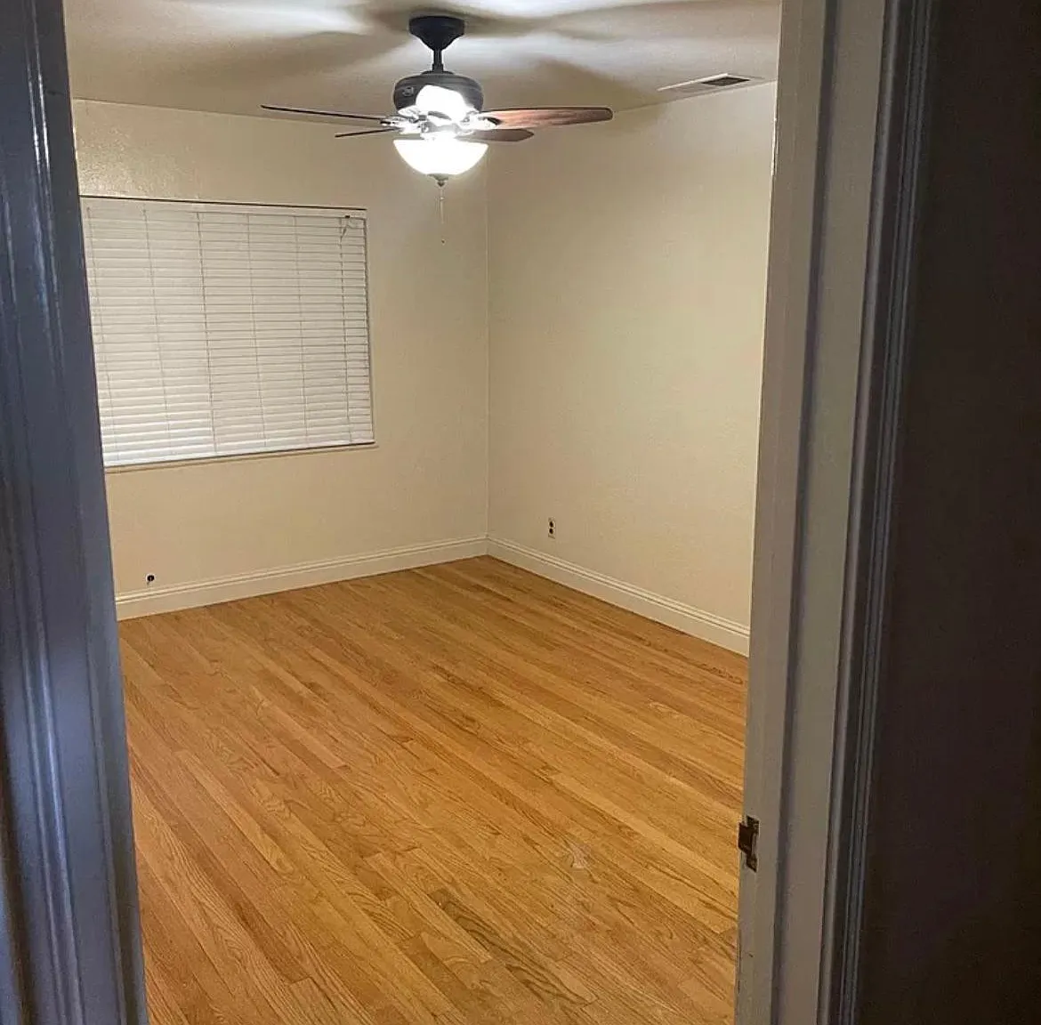 2 bed, 1200 sqft, $2,050 — Photo 4