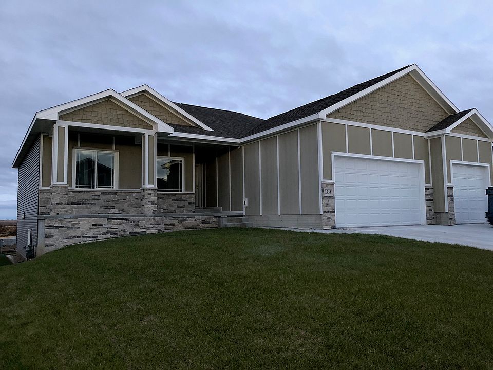 1st image of 1245 Oakview Dr