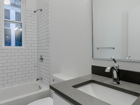 4th image of 1515 N Rockwell St #2E