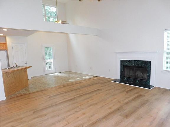 3rd image of 4141 Belvedere Cir